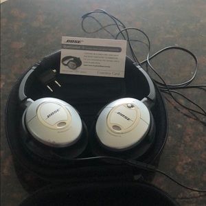 BOSE Quiet comfort 15  noise canceling headphones